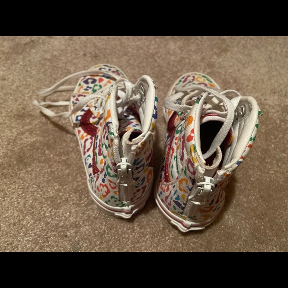 Vans - Picture 2 of 3